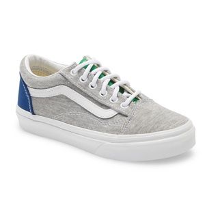 Padded tongue and collar Textile and leather upper/textile lining/rubber sole